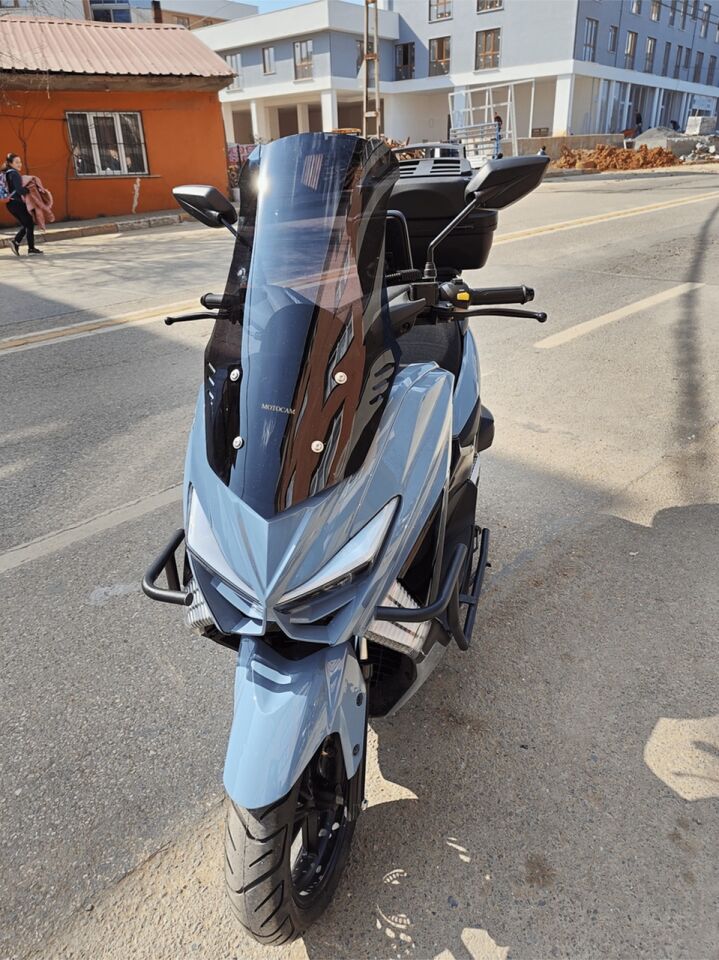 MOTOCAM Küba Chia 125 Ön Cam 2023-2026 Model 65cm Siyah Renkli 4mm ORTA BOYLU