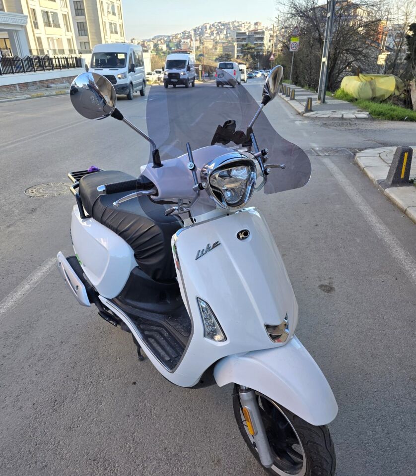 MOTOCAM Kymco Like 125 Ön Cam 2009-2023 Model 43cm Füme Renkli 4mm APARATSIZ
