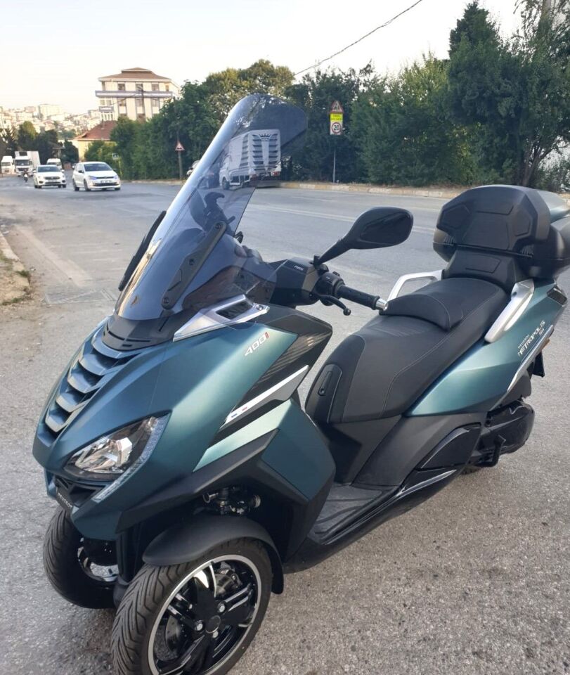 MOTOCAM Peugeot Metropolis SW 400 Ön Cam 2021-2026 Model 68cm Füme Renkli 4mm