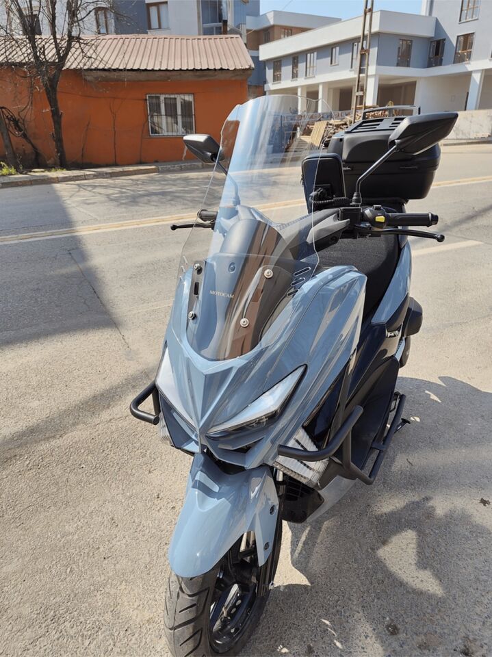 MOTOCAM Küba Chia 125 Ön Cam 2023-2026 Model 65cm Şeffaf Renkli 4mm ORTA BOYLU