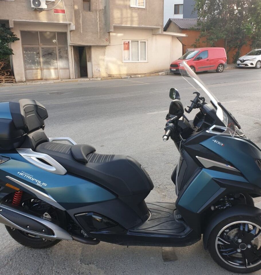 MOTOCAM Peugeot Metropolis SW 400 Ön Cam 2021-2026 Model 68cm Şeffaf Renkli 4mm