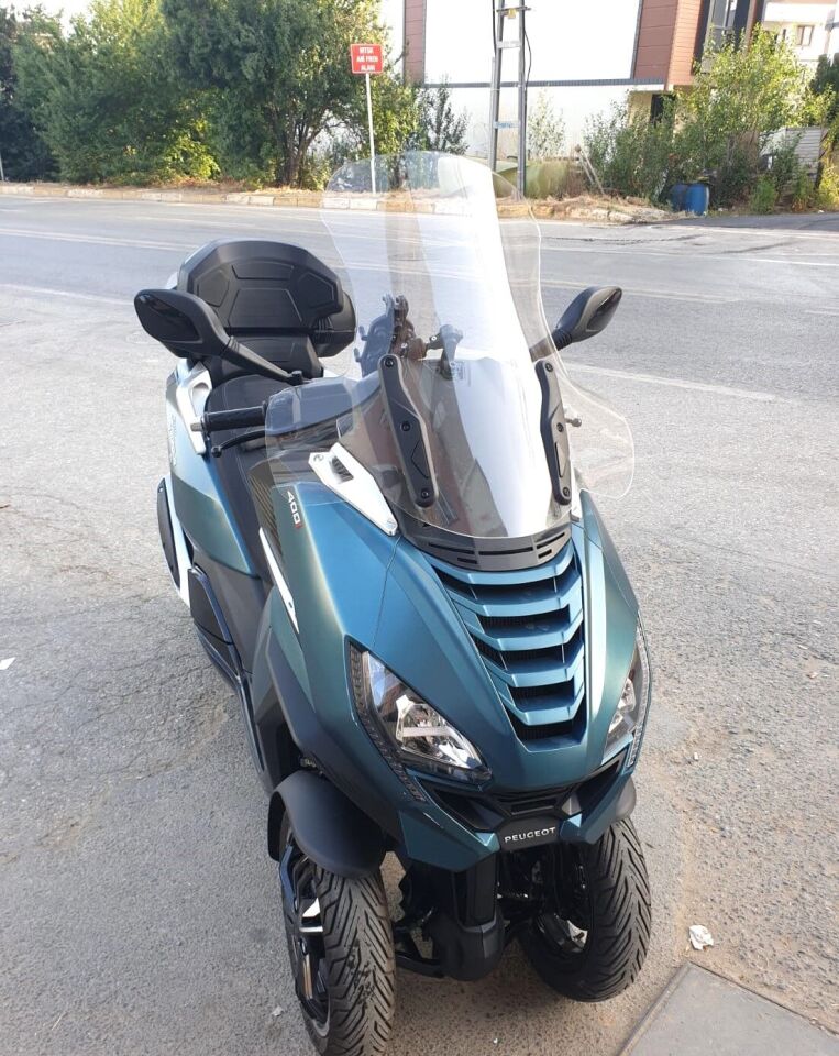 MOTOCAM Peugeot Metropolis SW 400 Ön Cam 2021-2026 Model 68cm Şeffaf Renkli 4mm