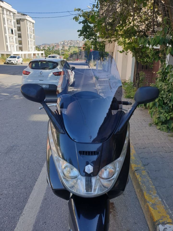 Piaggio X8 200 Ön Cam 2004-2006 Model