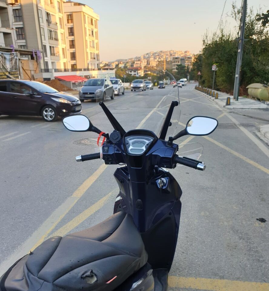 MOTOCAM Kymco People S 200 Ön Cam 2020-2026 Model 38cm Şeffaf Renkli 4mm SPORTİF