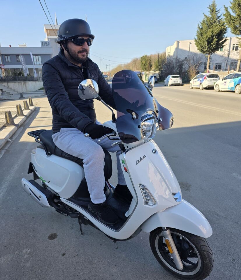 MOTOCAM Kymco Like 200 Ön Cam 2009-2023 Model 43cm Siyah Renkli 4mm APARATSIZ