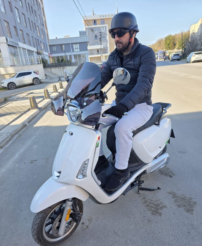 MOTOCAM Kymco Like 200 Ön Cam 2009-2023 Model 43cm Siyah Renkli 4mm APARATSIZ