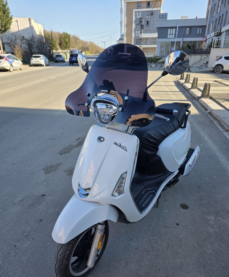 MOTOCAM Kymco Like 200 Ön Cam 2009-2023 Model 43cm Siyah Renkli 4mm APARATSIZ