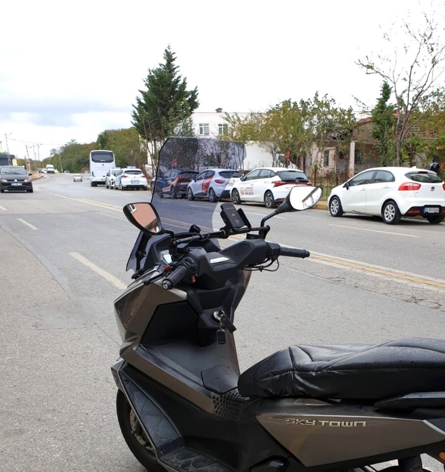MOTOCAM kymco Skytown 125 Ön Cam 2023-2026 Model 72cm Füme Renkli 4mm UZUN