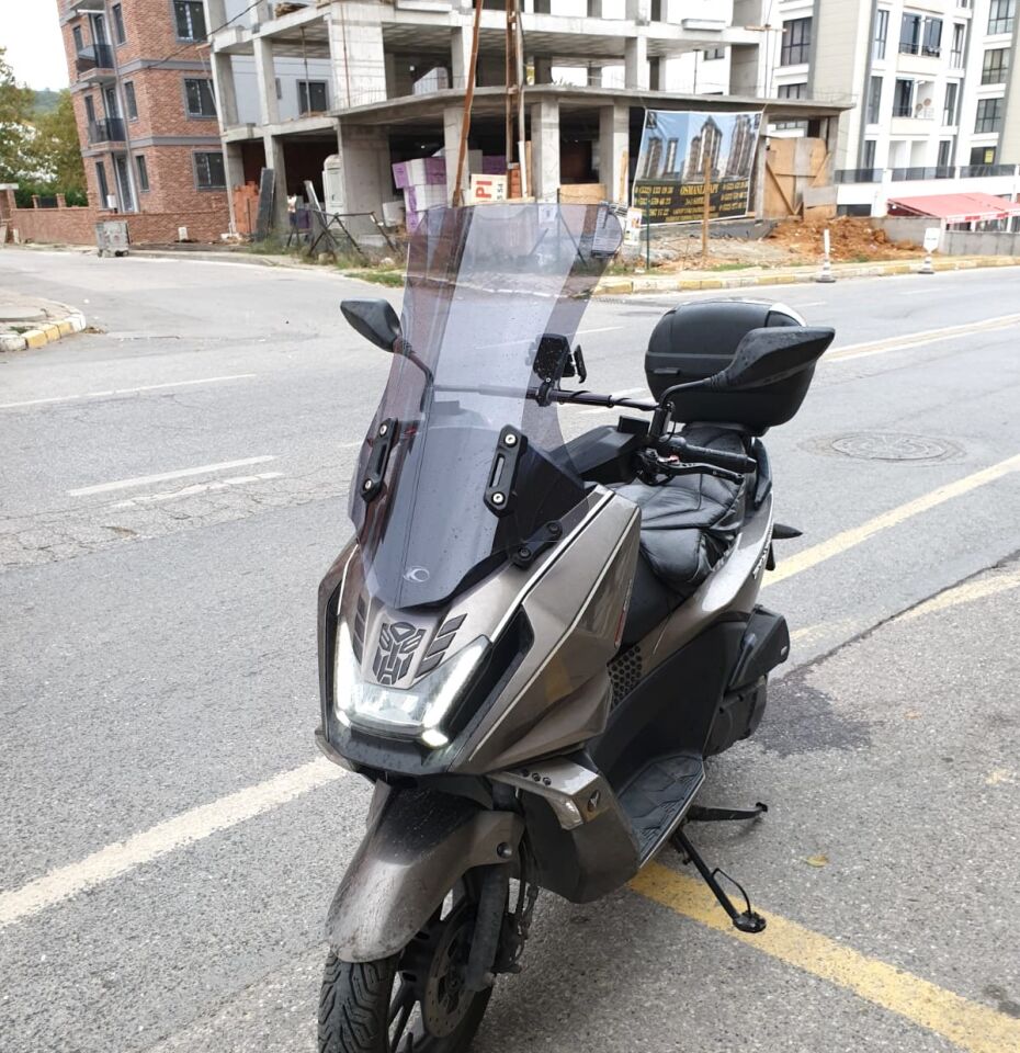 MOTOCAM kymco Skytown 125 Ön Cam 2023-2026 Model 72cm Füme Renkli 4mm UZUN