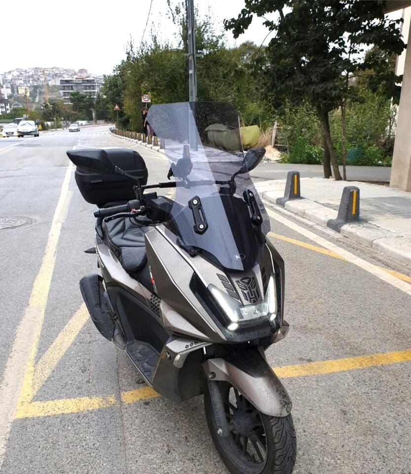 MOTOCAM kymco Skytown 125 Ön Cam 2023-2026 Model 72cm Füme Renkli 4mm UZUN