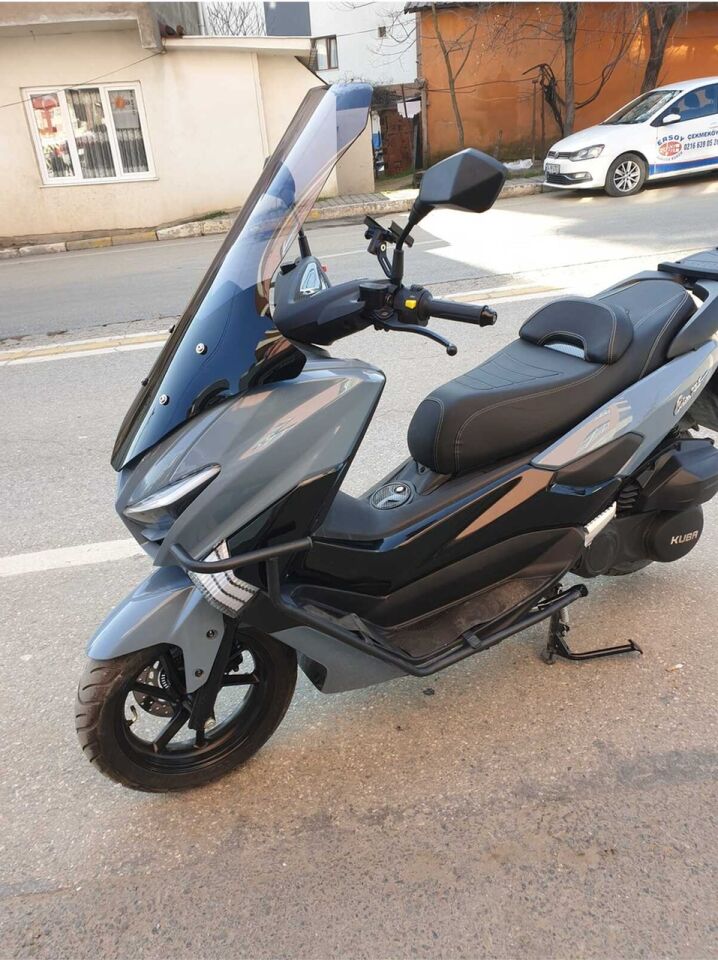 MOTOCAM Küba Chia 125 Ön Cam 2023-2026 Model 78cm Füme Renkli 4mm UZUN