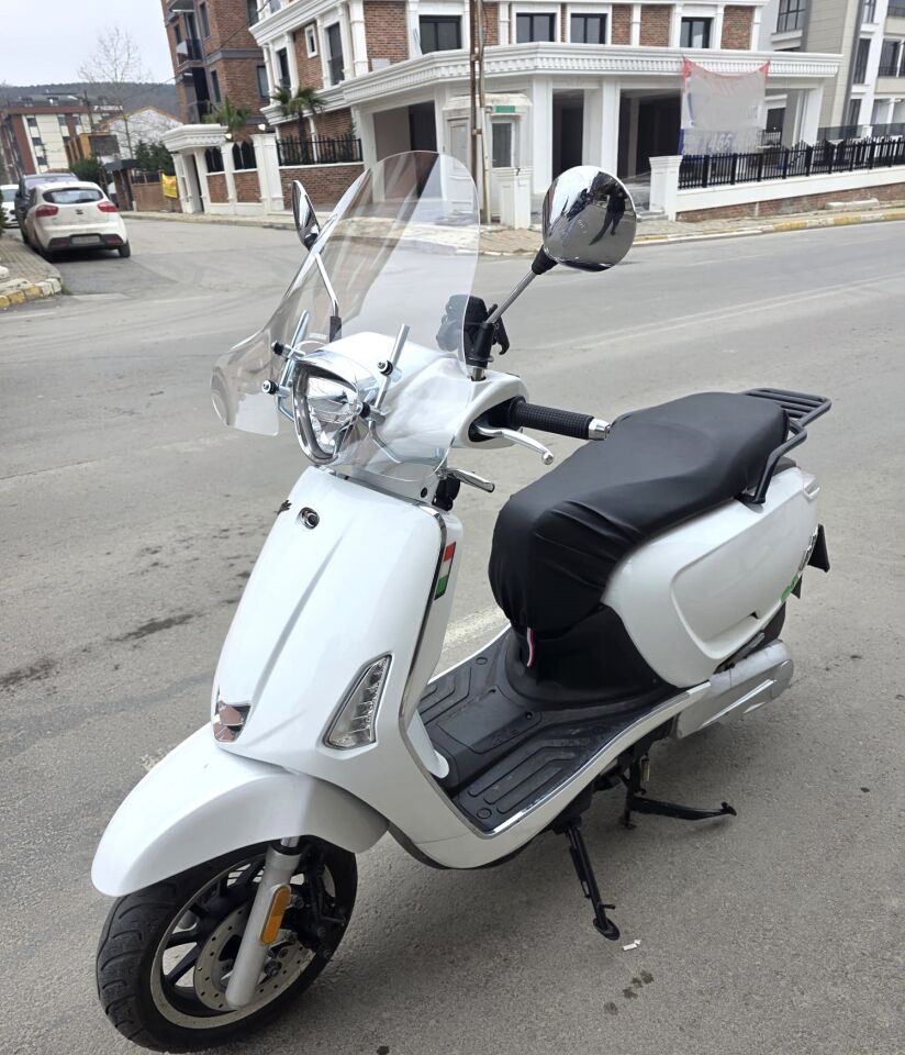 MOTOCAM Kymco Like 200 Ön Cam 2009-2023 Model 43cm Şeffaf Renkli 4mm APARATSIZ