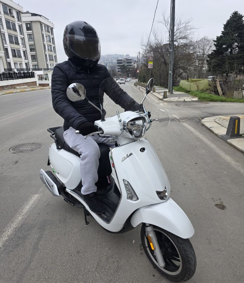 MOTOCAM Kymco Like 200 Ön Cam 2009-2023 Model 43cm Şeffaf Renkli 4mm APARATSIZ