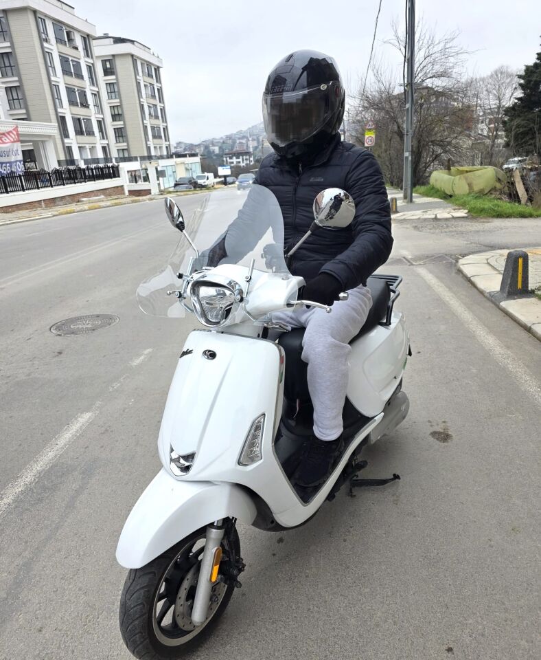 MOTOCAM Kymco Like 200 Ön Cam 2009-2023 Model 43cm Şeffaf Renkli 4mm APARATSIZ