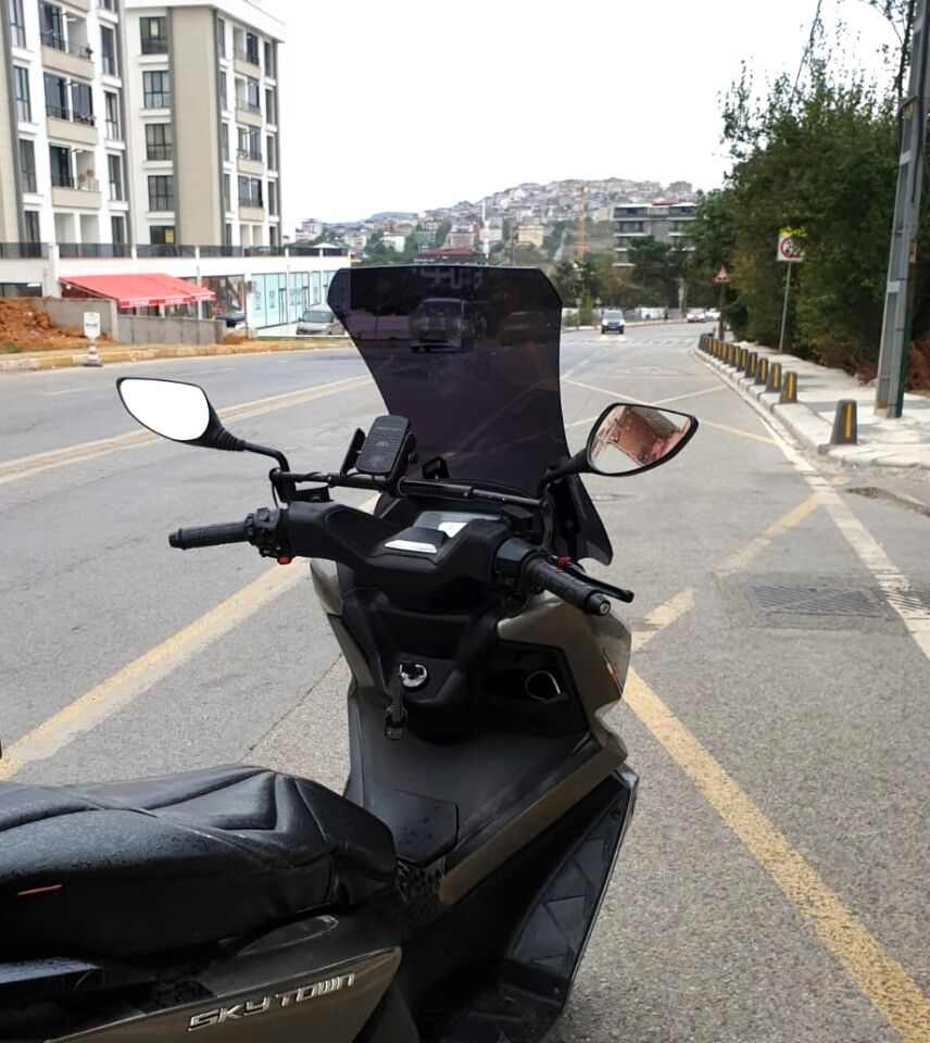 MOTOCAM kymco Skytown 125 Ön Cam 2023-2026 Model 72cm Siyah Renkli 4mm UZUN