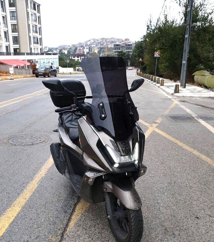 MOTOCAM kymco Skytown 125 Ön Cam 2023-2026 Model 72cm Siyah Renkli 4mm UZUN