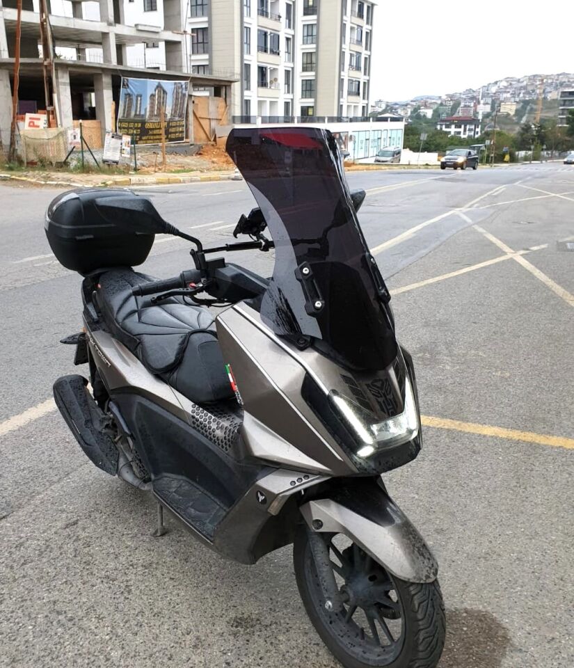 MOTOCAM kymco Skytown 125 Ön Cam 2023-2026 Model 72cm Siyah Renkli 4mm UZUN